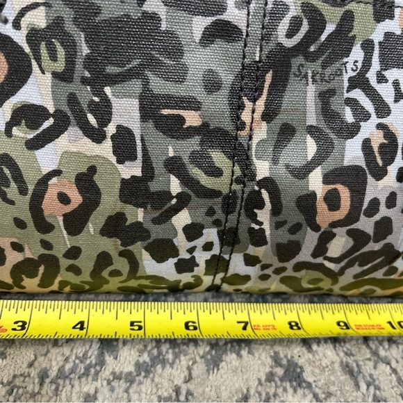 Sakroots Metro Tote Purse Coated Canvas Handbag Giraffe Charm Canvas Blue Desert - Picture 3 of 10